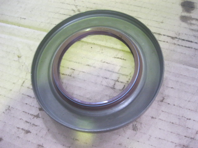 80A0390	ZF.0750111106	shaft end seal