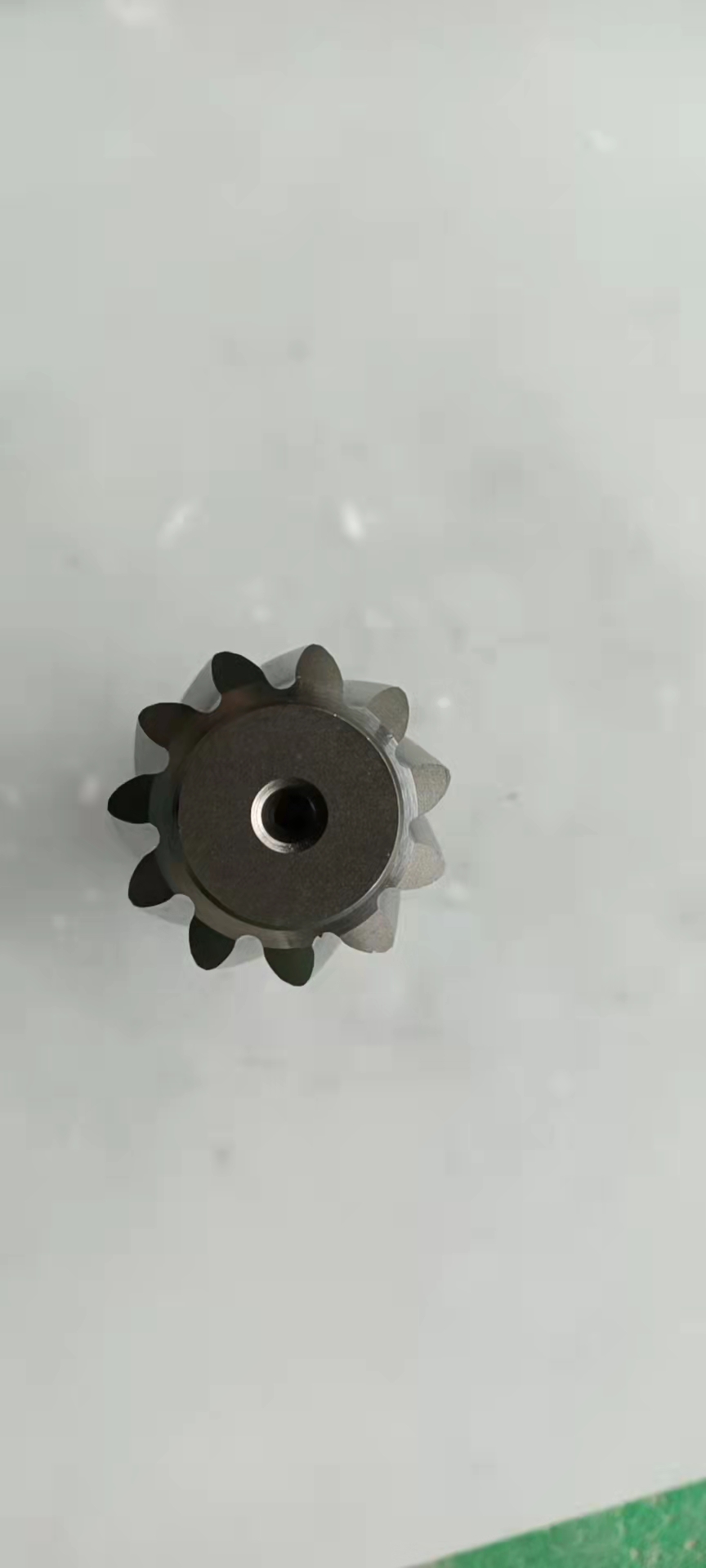 1453-22011  	YQX30-0018	Terminal helical gear shaft (11C)