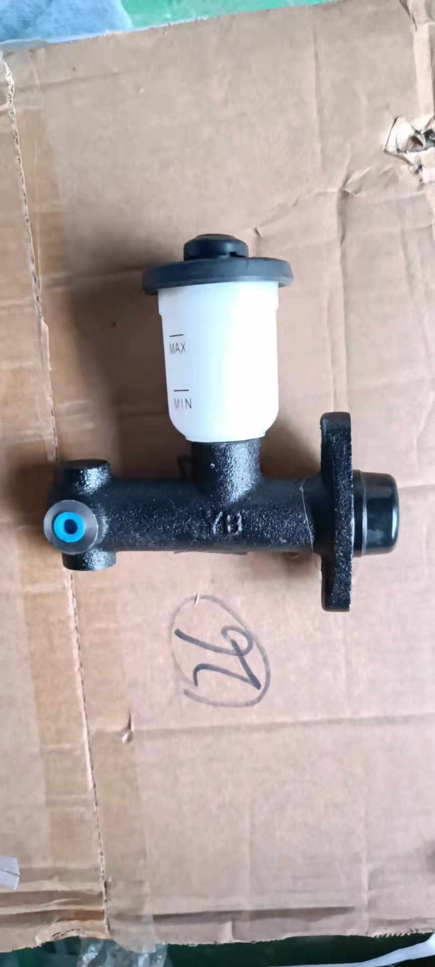 3lCX6800401 		Master cylinder