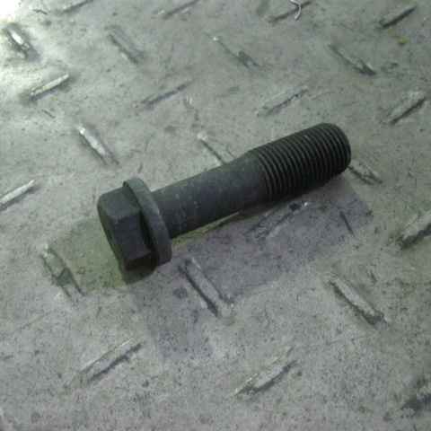 SP104182	6105Q-1004054	connecting rod screw