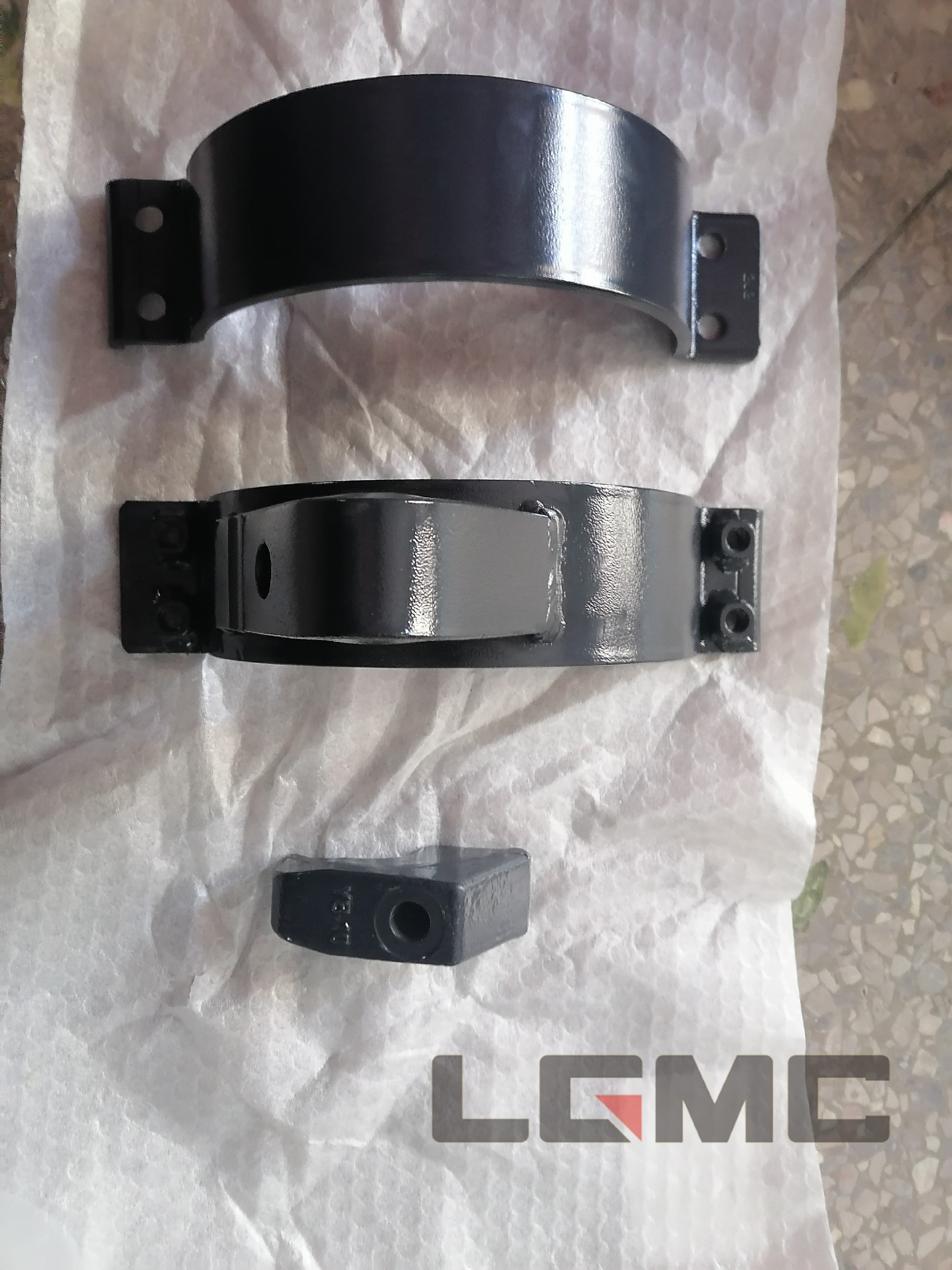 09C2185 Bucket cylinder tube clamp plate