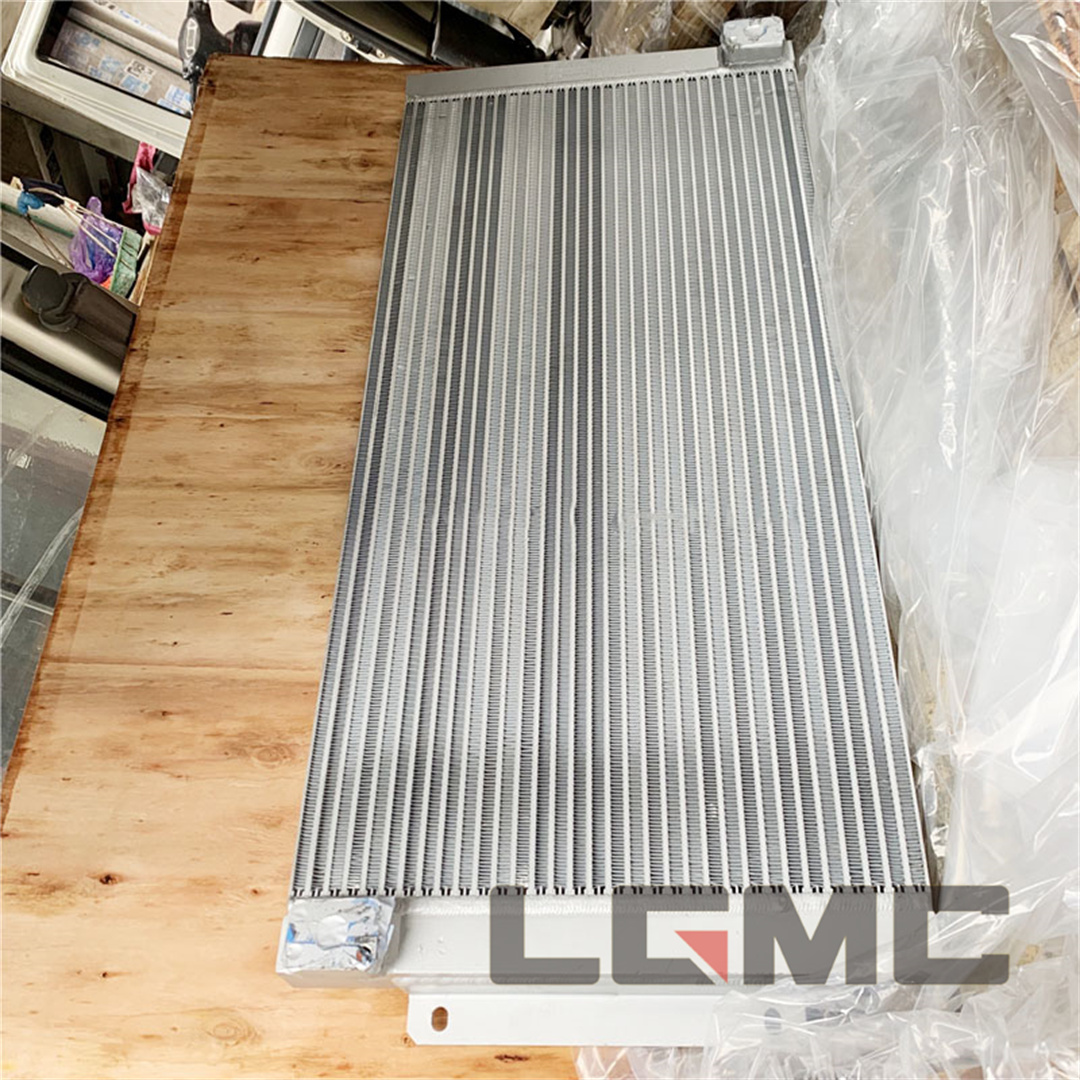 20C2472 Hydraulic oil radiator