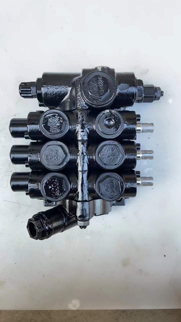 12C1251 Triple multi-way valve Van điều khiển thủy lực (3) (Cái)