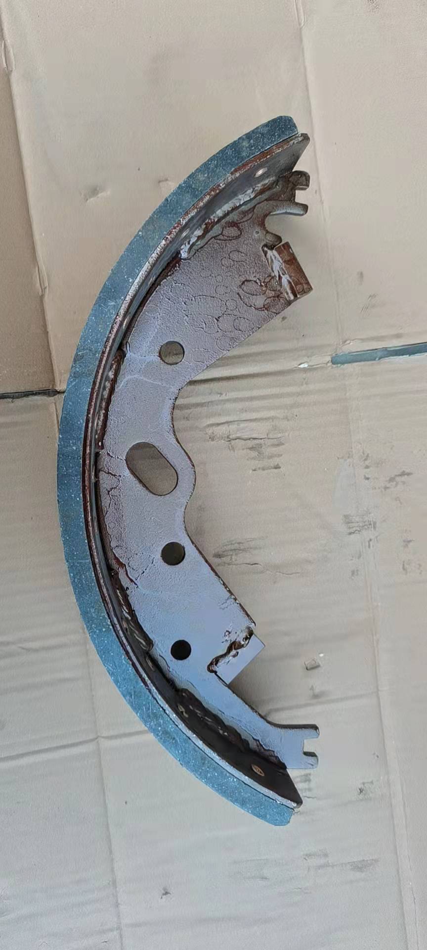 FH438100-040 Brake shoe with friction plateMá phanh 10T