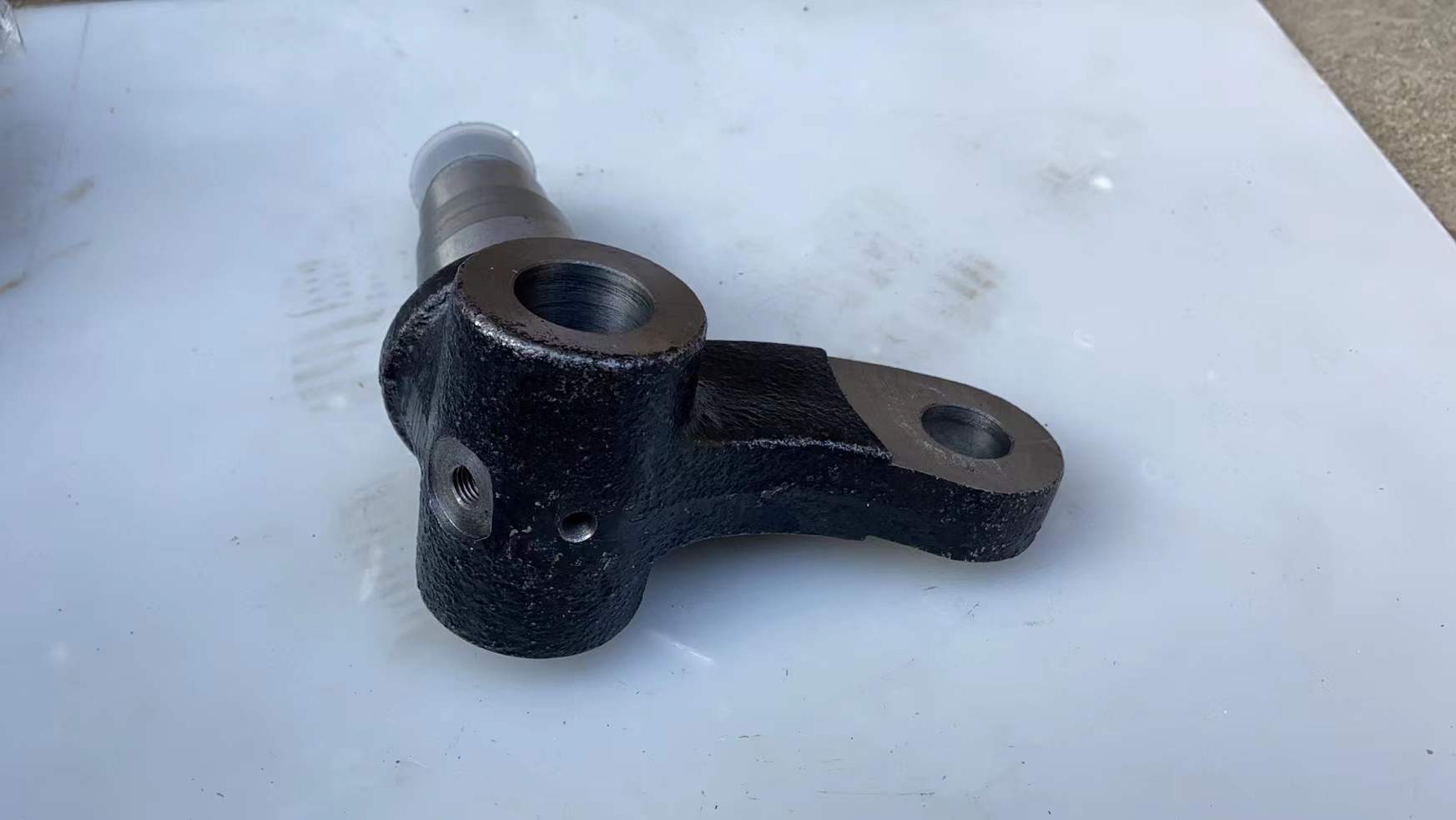 N163-220003-001 Steering knuckle left