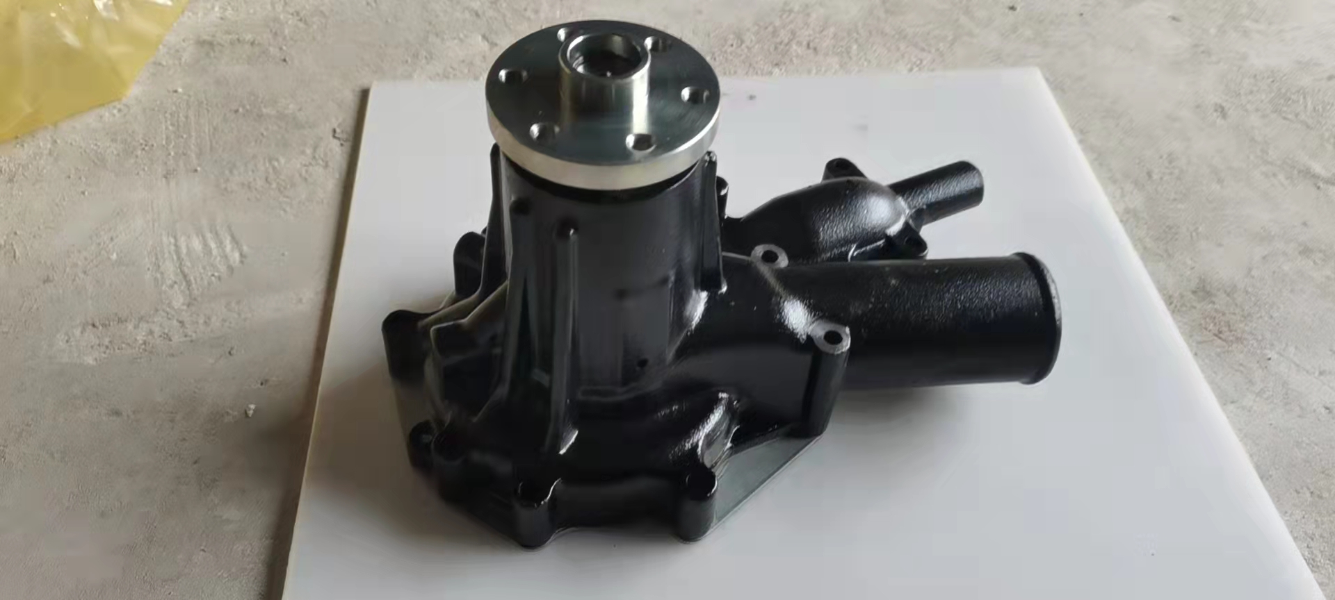 1-13650133-0 water pump