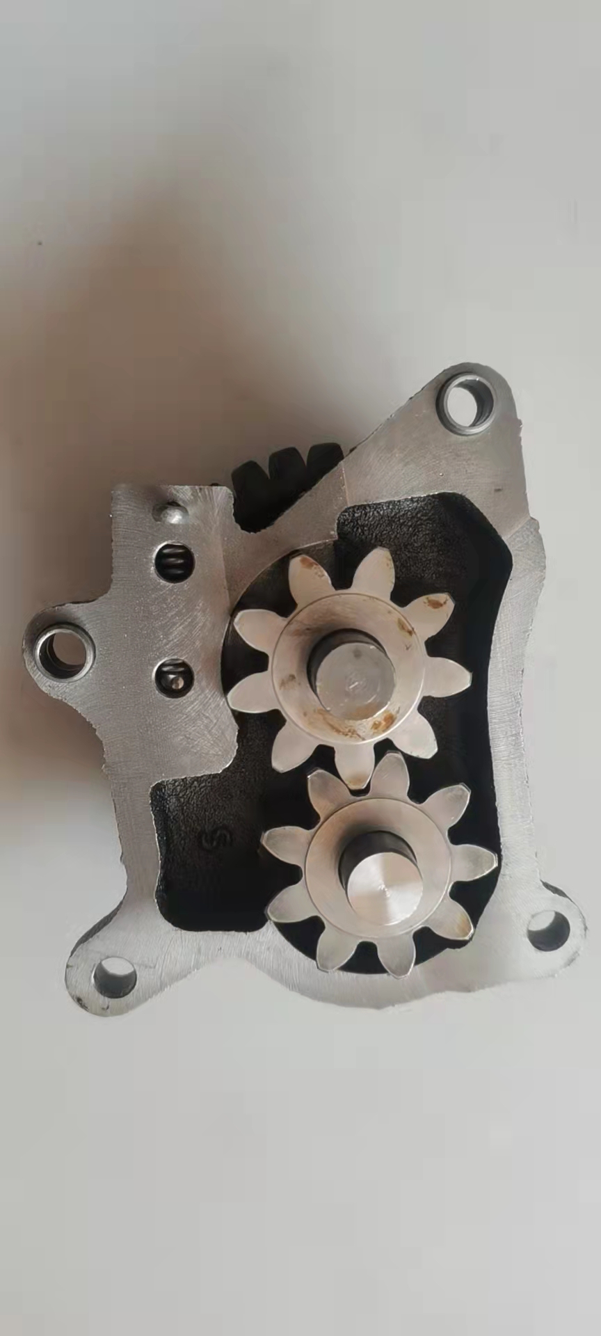 8-94390414-1 Oil pump 6HK1