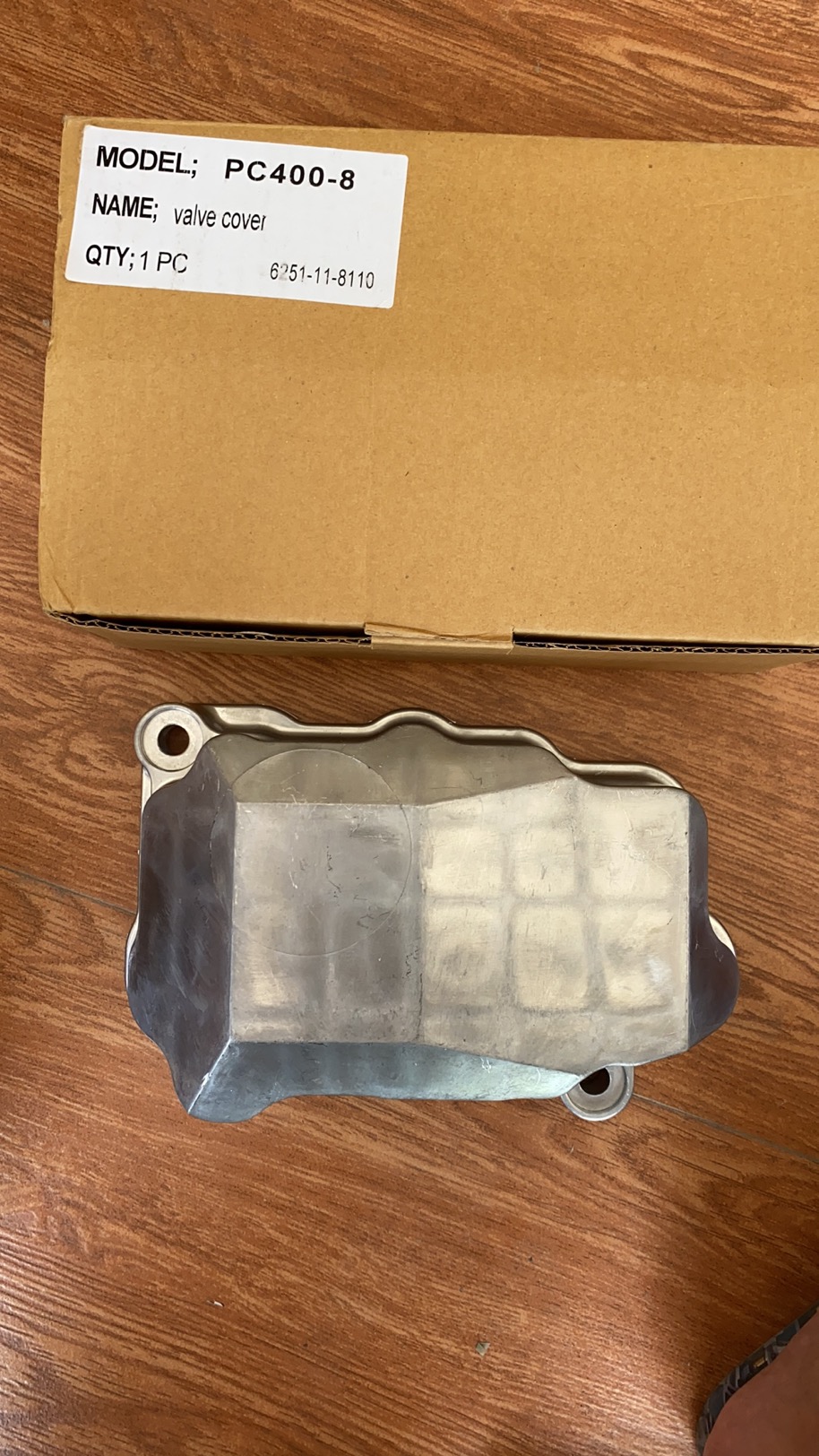 6251-11-8110 Valve cover