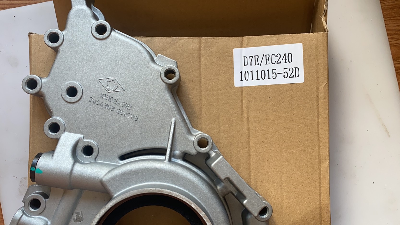 1011015-52D D7E EC240 Oil Pump