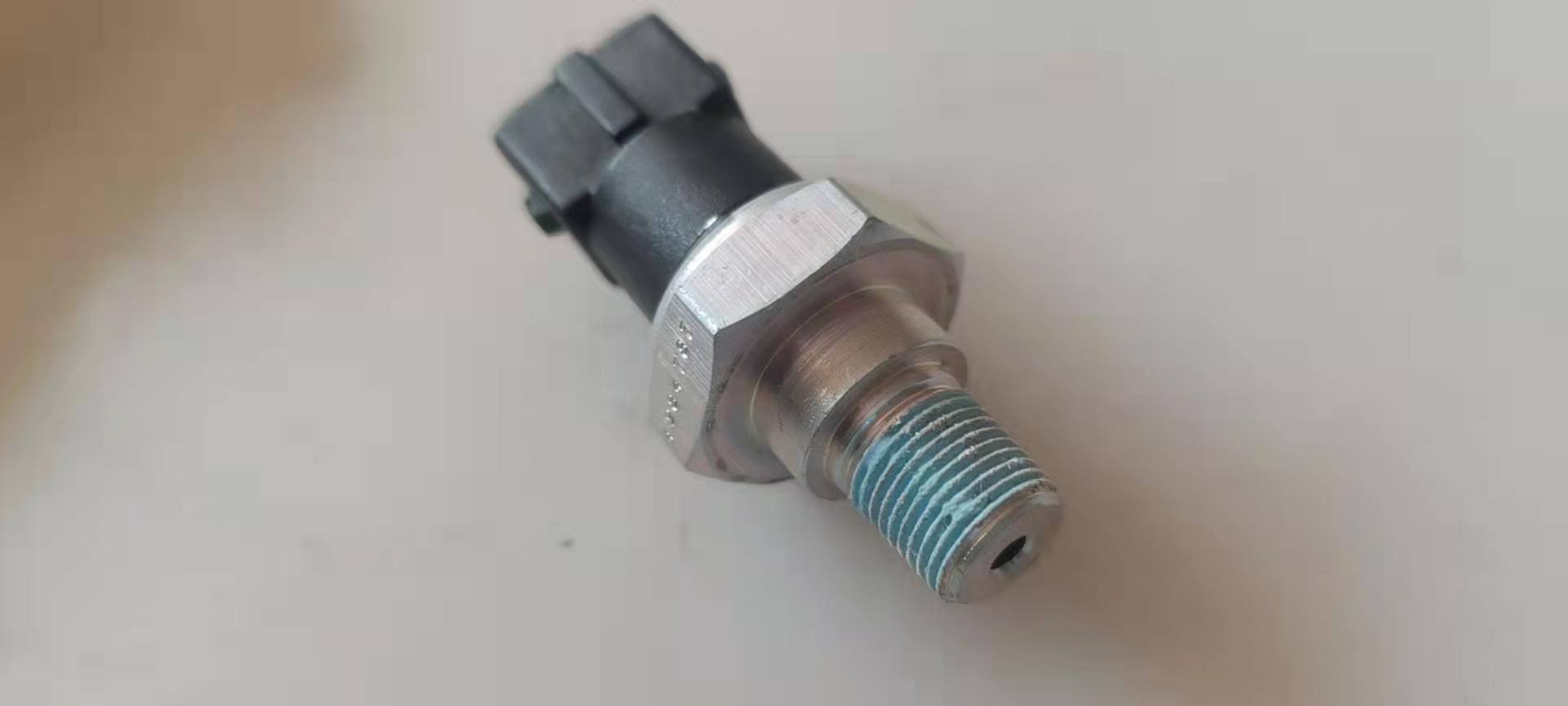 3283850 Oil pressure sensor