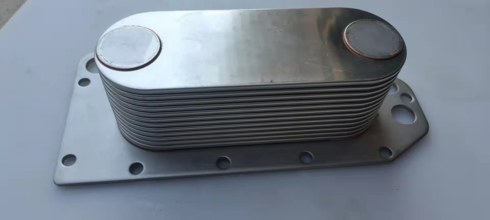 3974815 Oil cooler