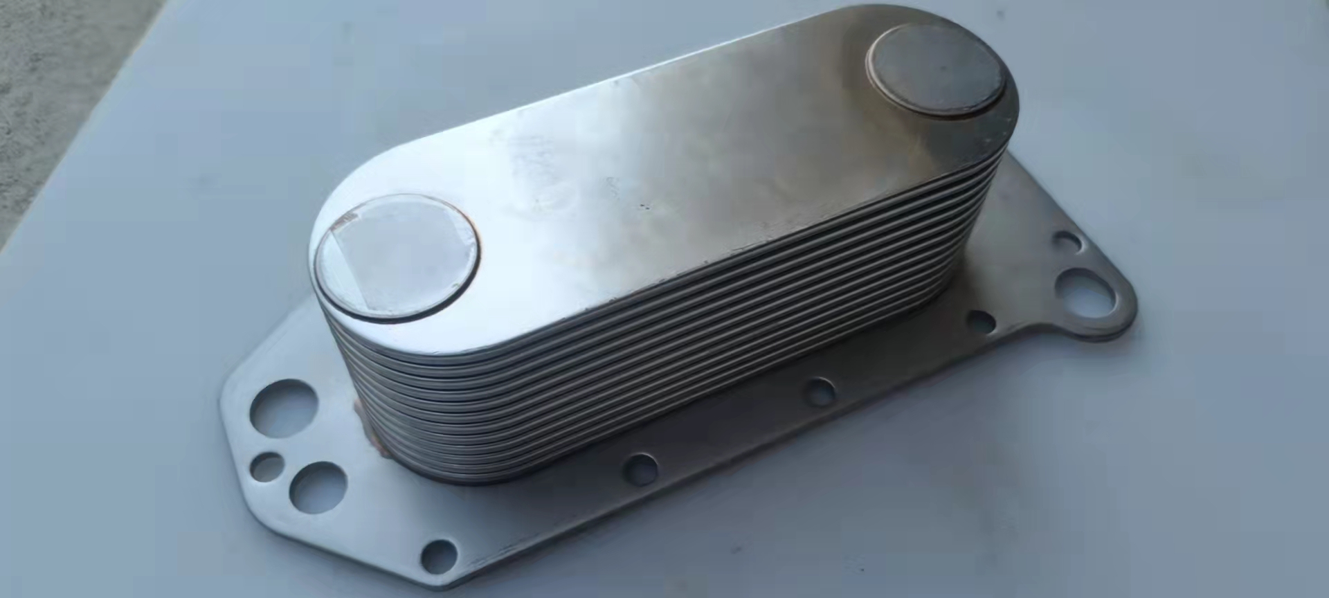 3974815 Oil cooler