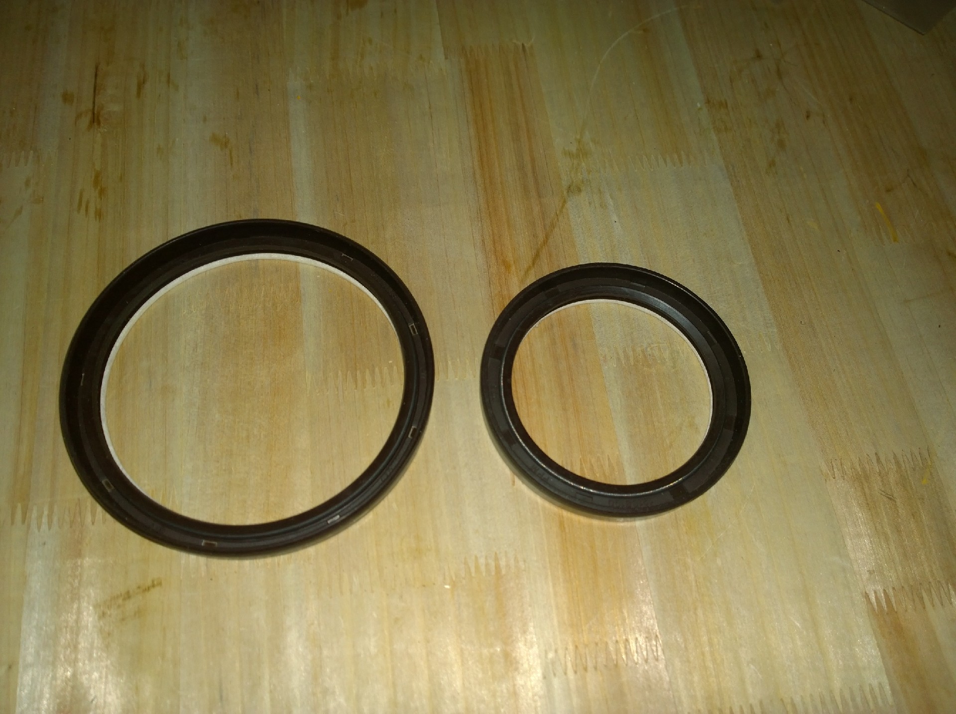 12188100 Radial seal assembly