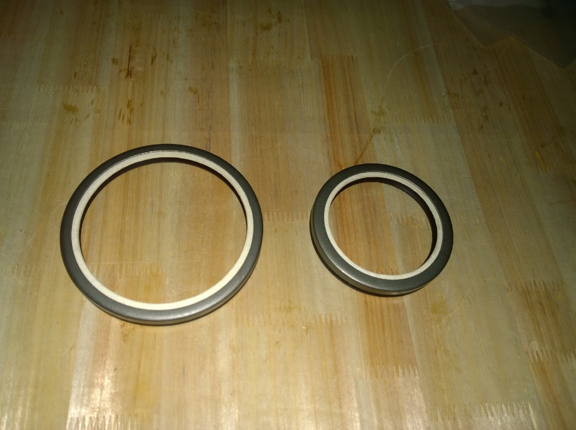 12188100 Radial seal assembly