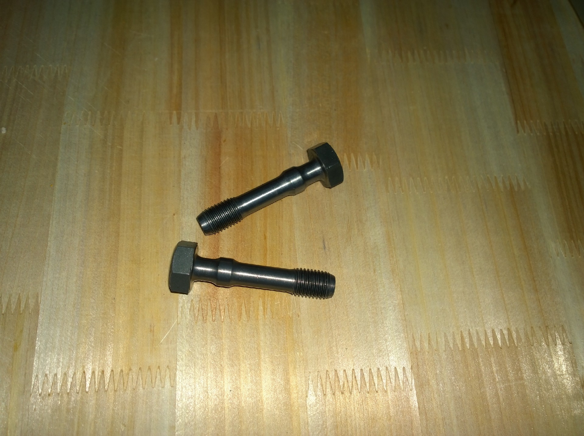 121167047 Connecting rod bolt