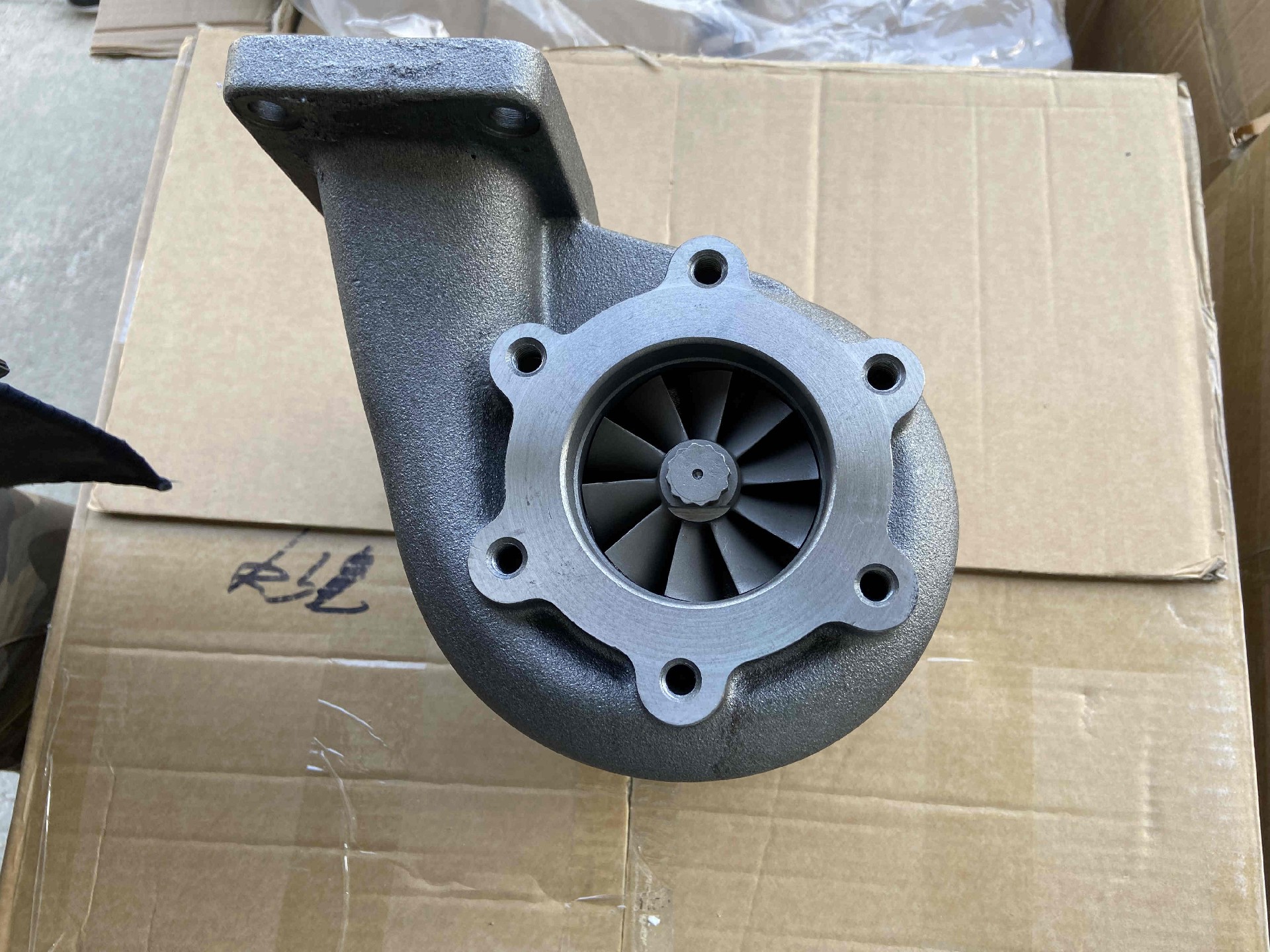 612601110992 61561110227A 61560113227A Supercharger