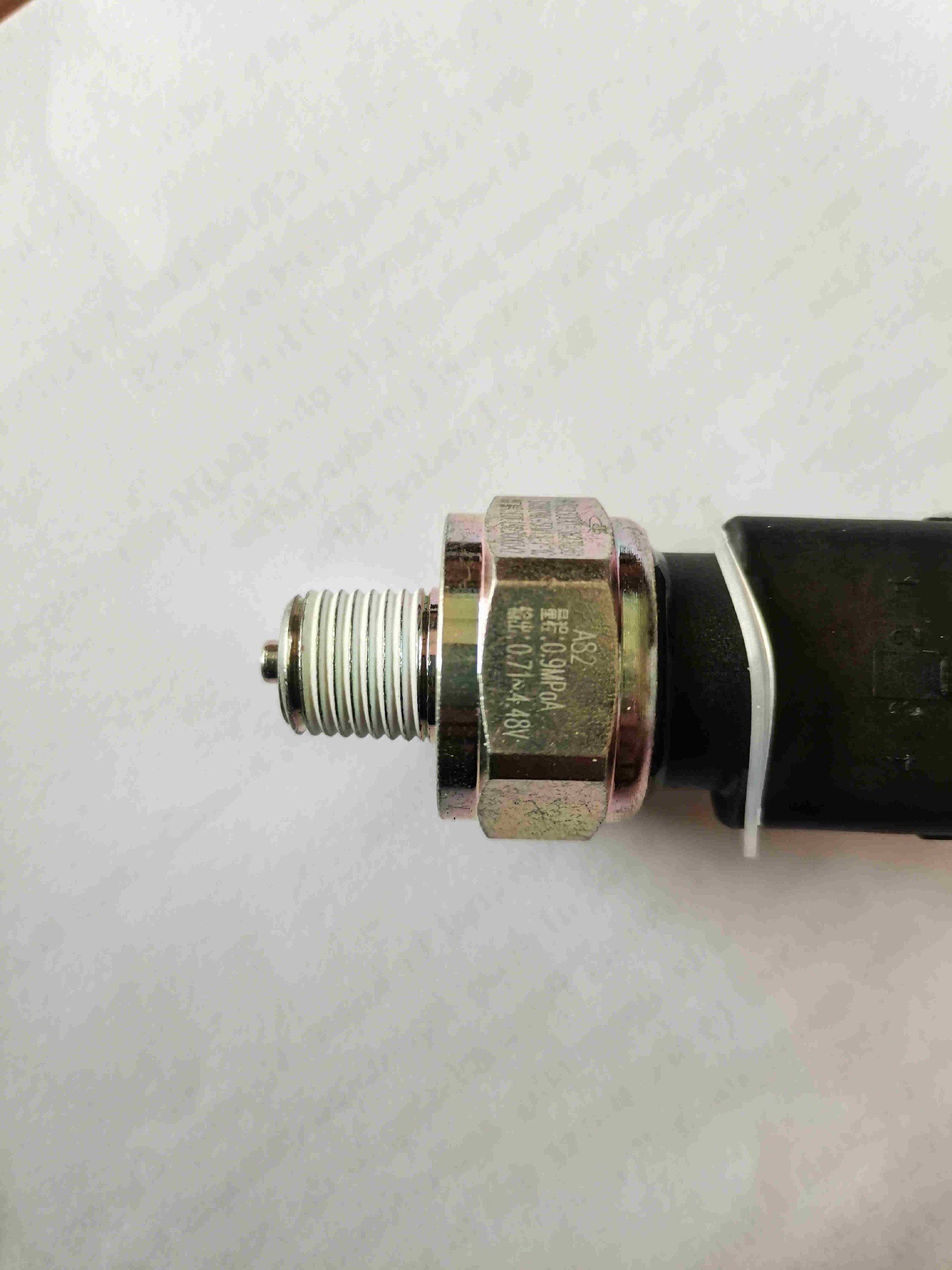 J3D00-38231G0 Yuchai original oil pressure and temperature sensor