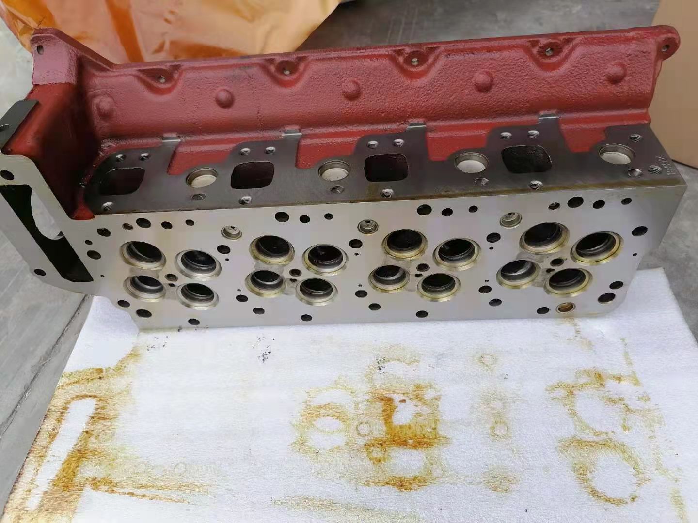 J05E Cylinder head