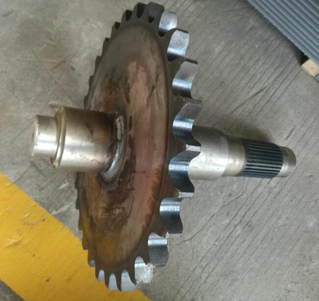 85513031 Sprocket and shaft assembly