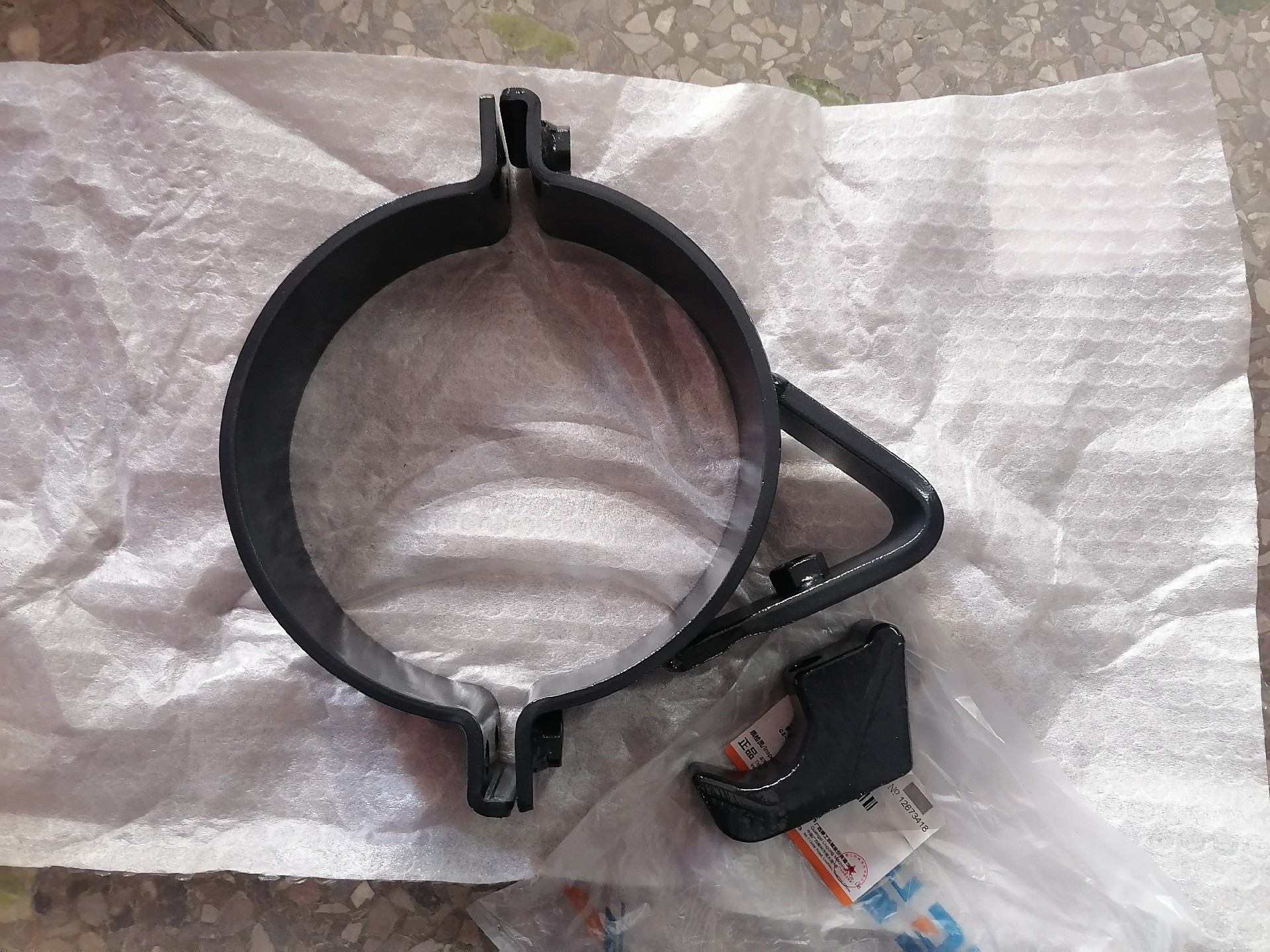 09C2185 Bucket cylinder tube clamp plate