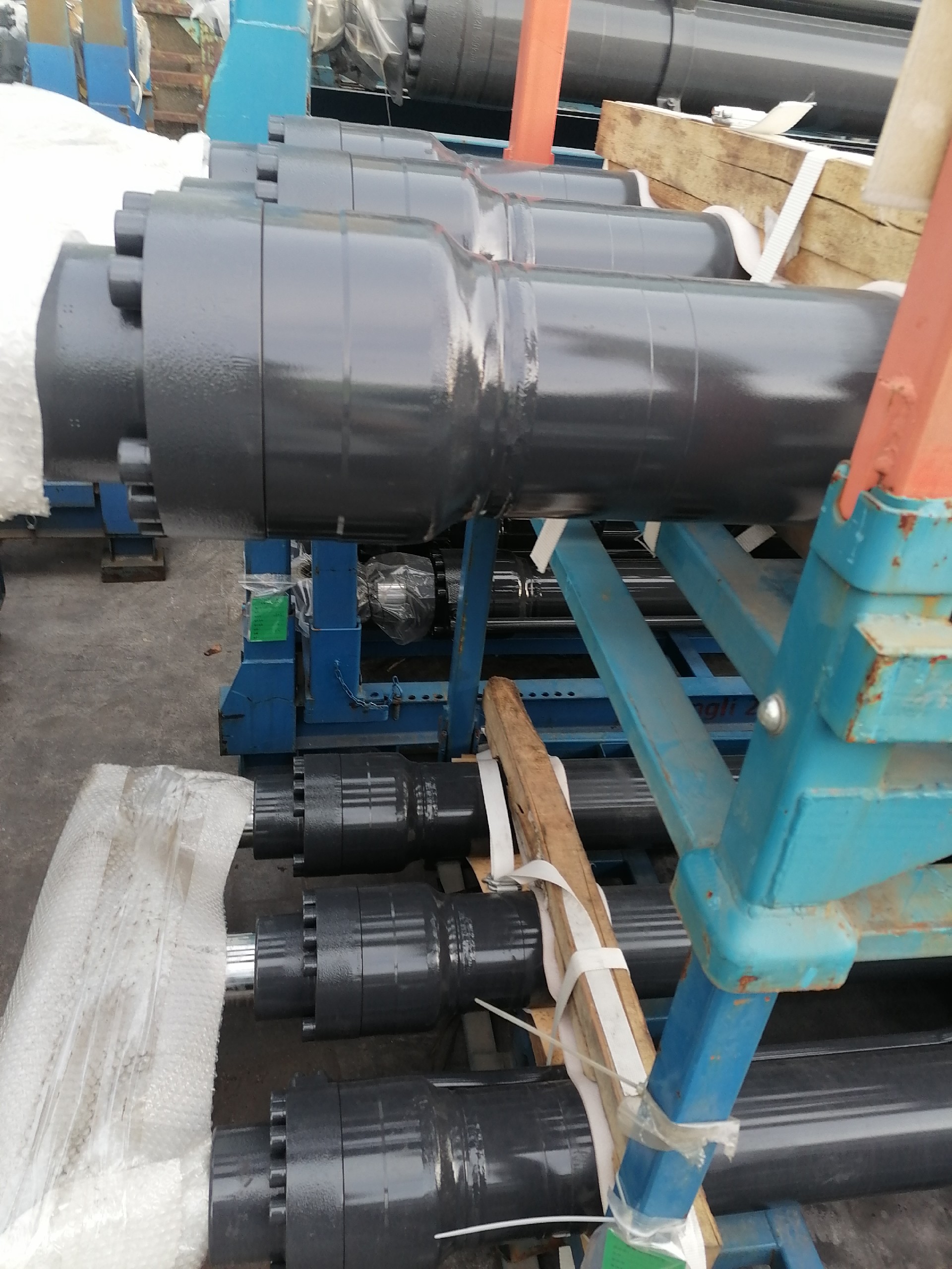 10C3247 Boom cylinder 915