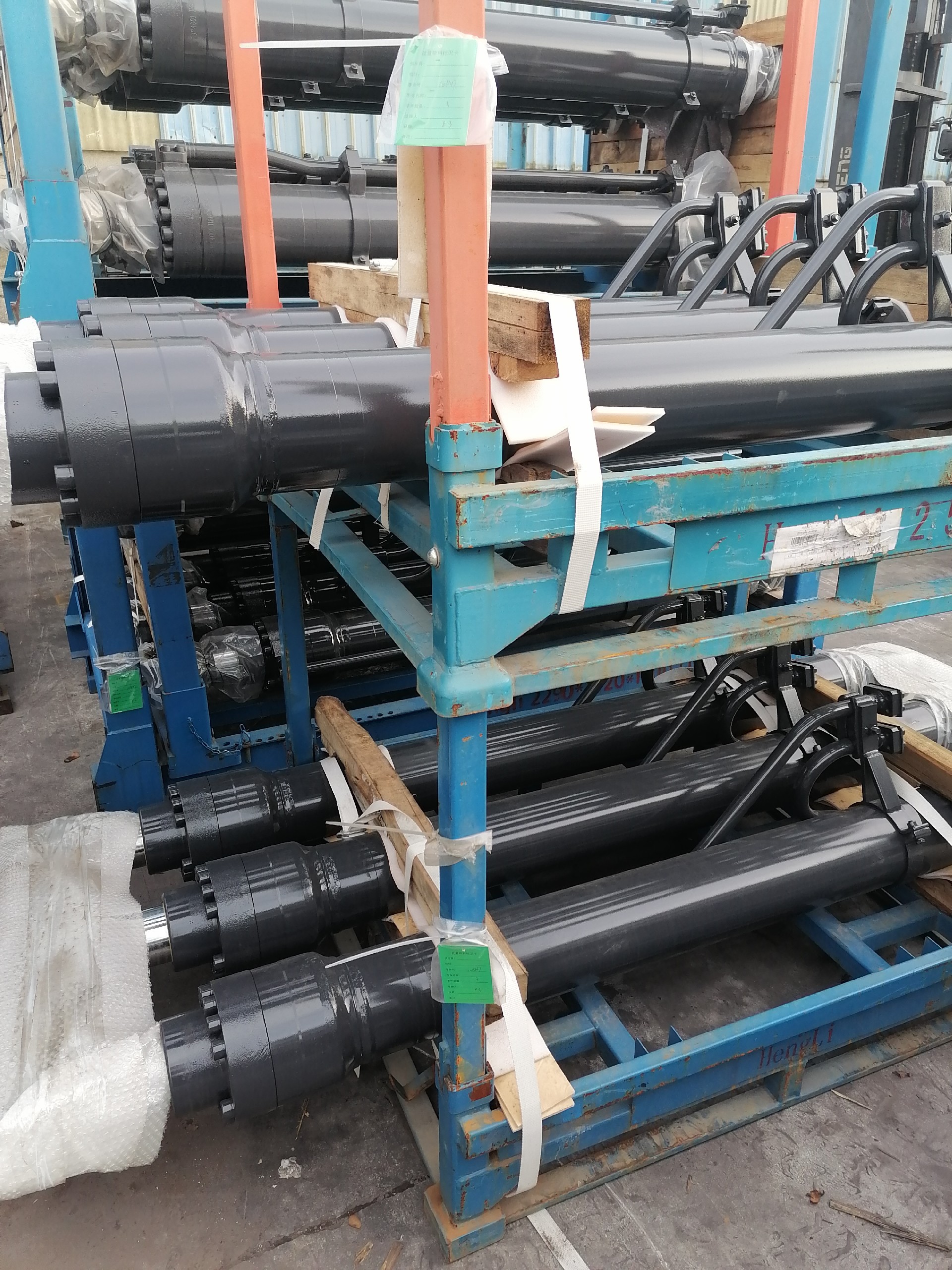 10C3247 Boom cylinder 915