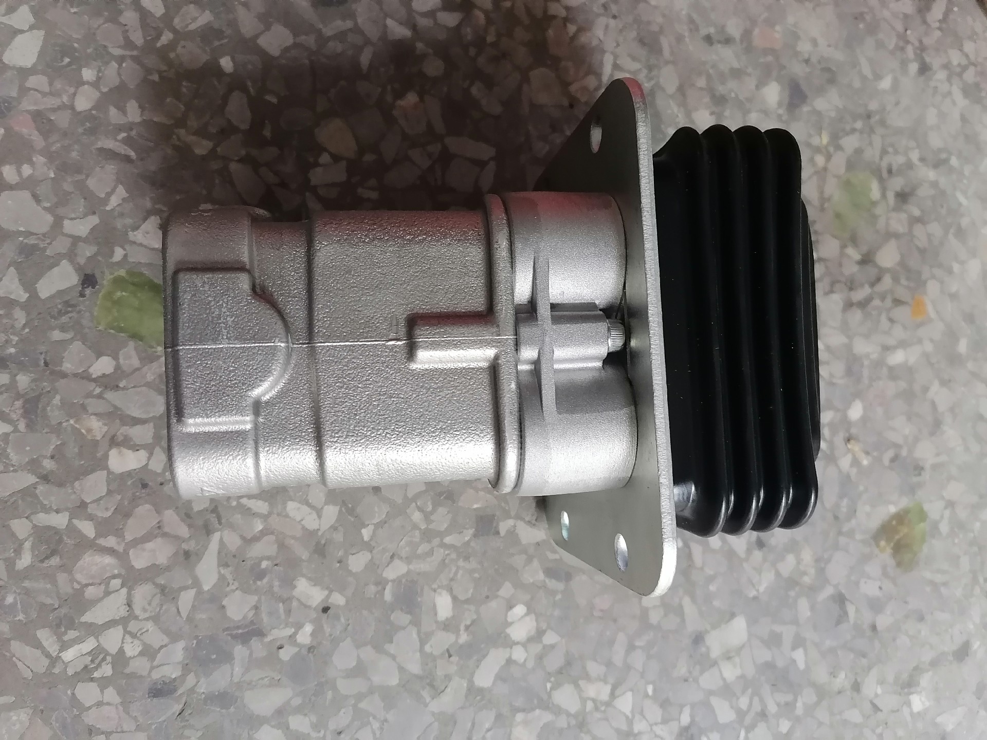 12C4904 Kawasaki 6-hole foot valve