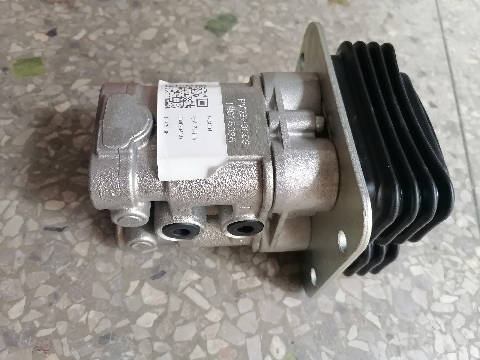 12C4904 Kawasaki 6-hole foot valve