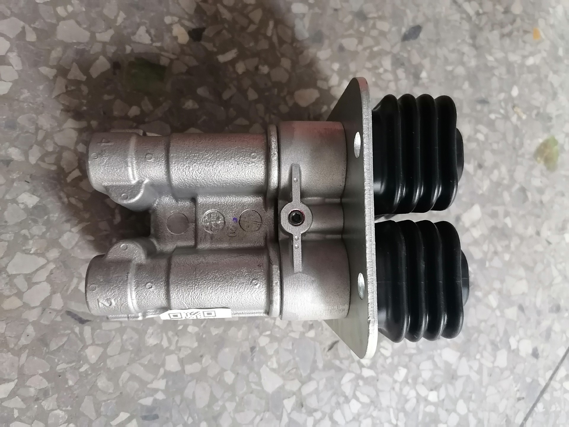 12C4904 Kawasaki 6-hole foot valve