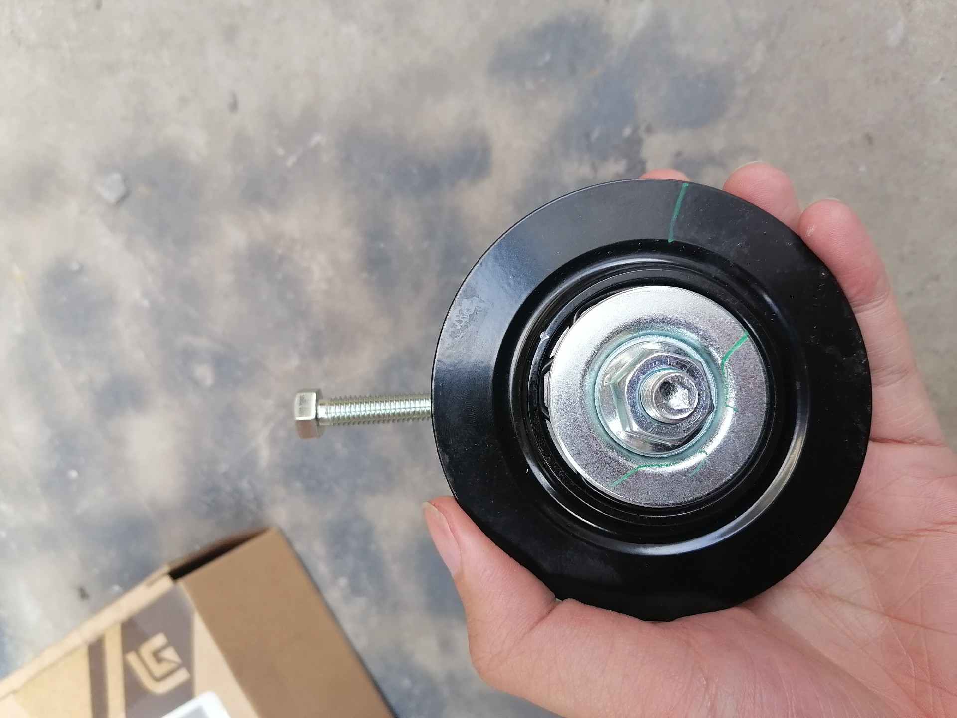 46C0754 Tensioning pulley (air conditioner)