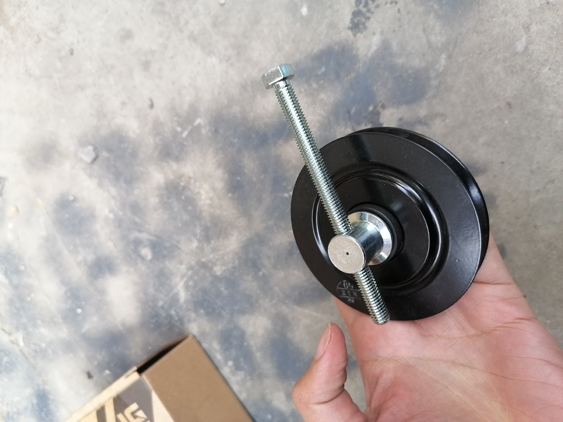 46C0754 Tensioning pulley (air conditioner)