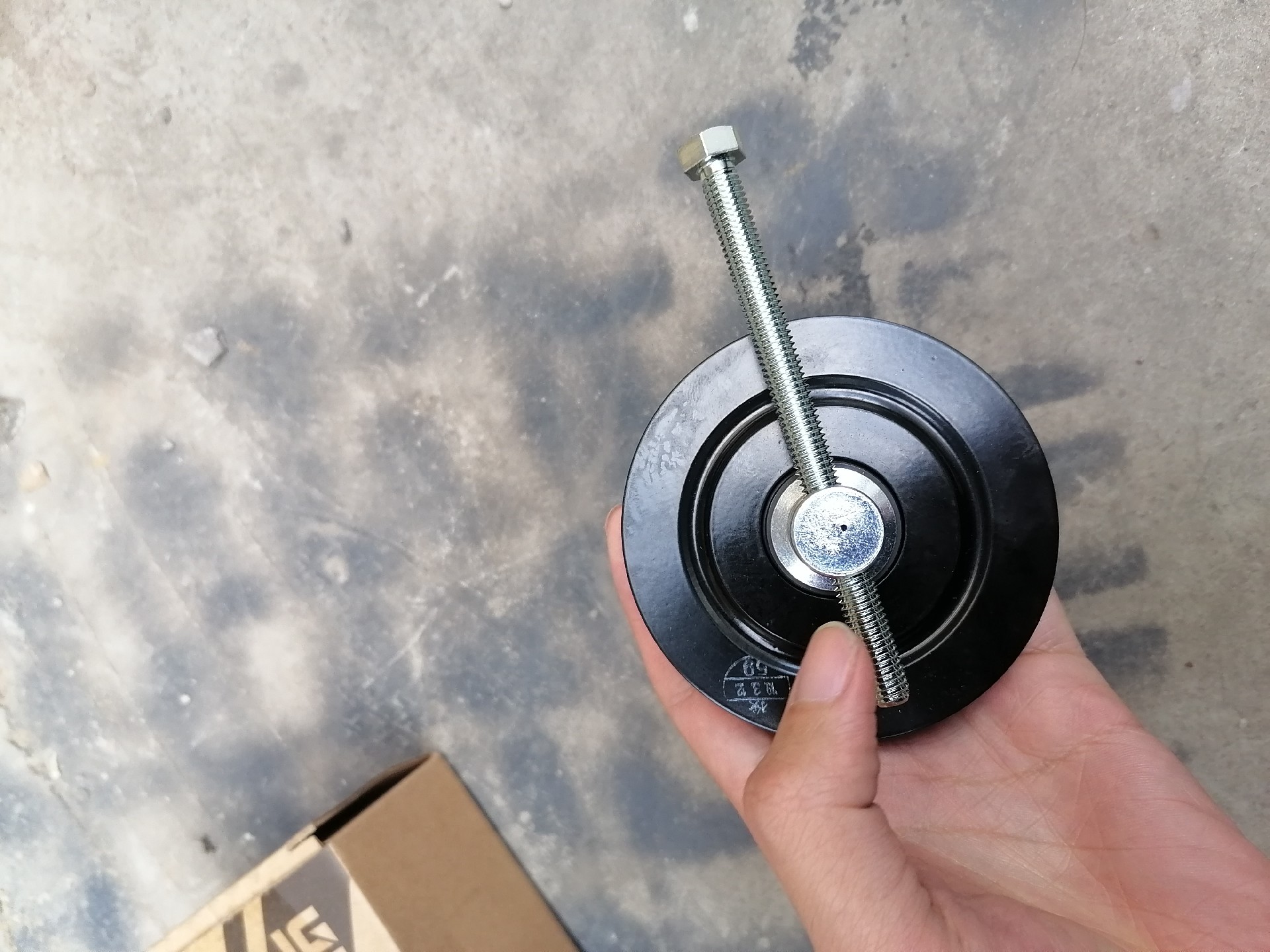 46C0754 Tensioning pulley (air conditioner)