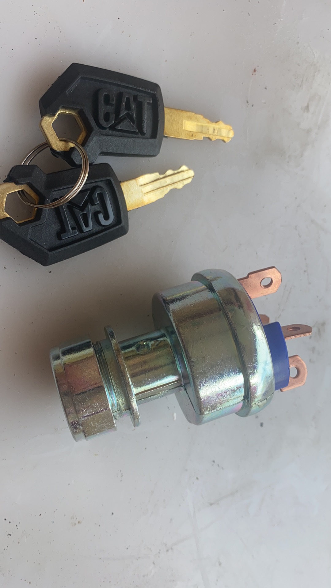 CAT four-wire ignition switch