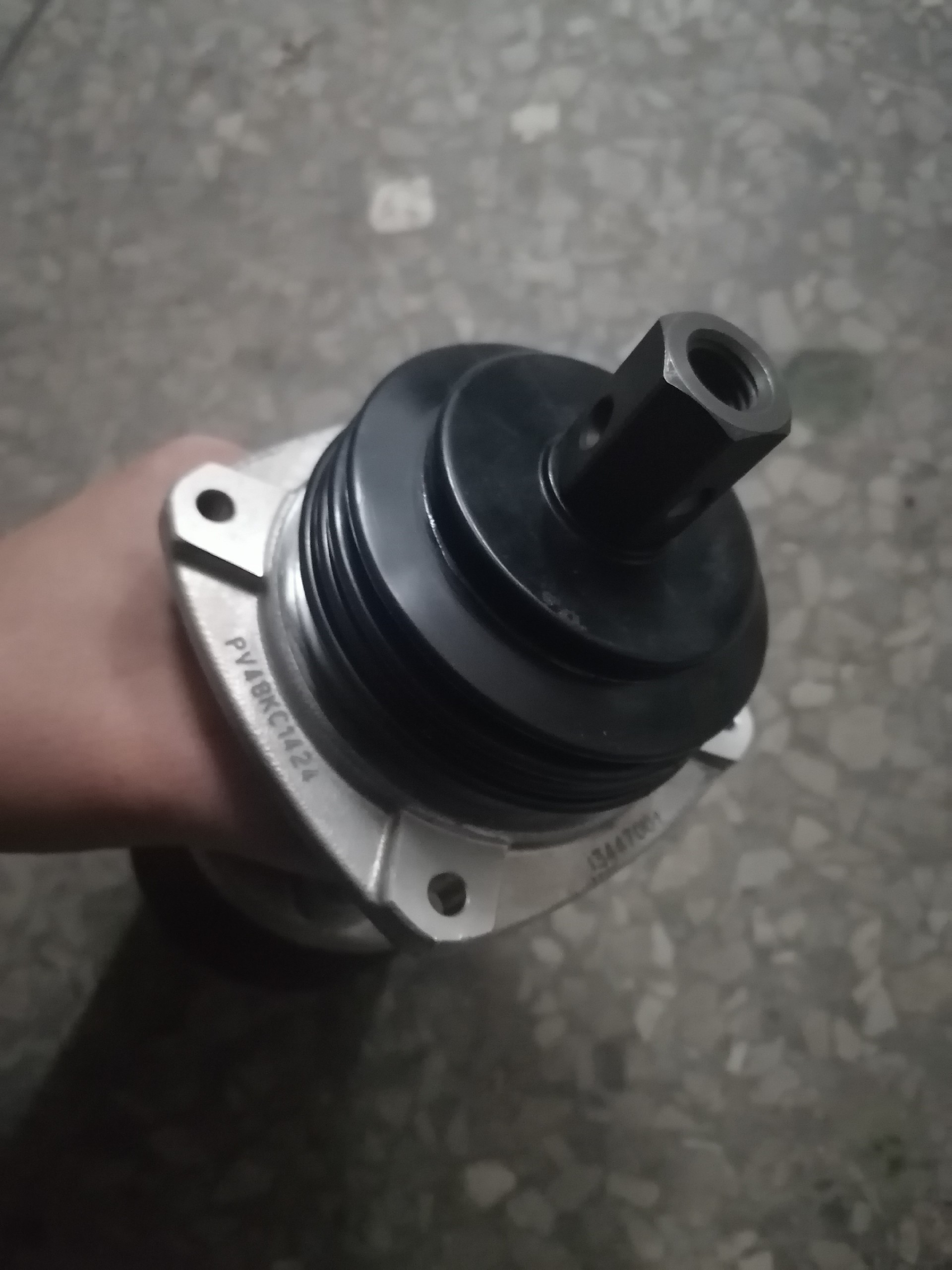 PV48KC1424 Kawasaki 7-hole hand valve