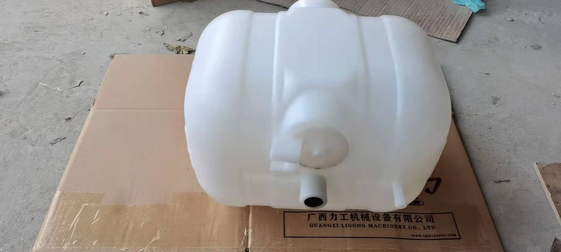 VOE11110726 Auxiliary water tank D7E EC240B