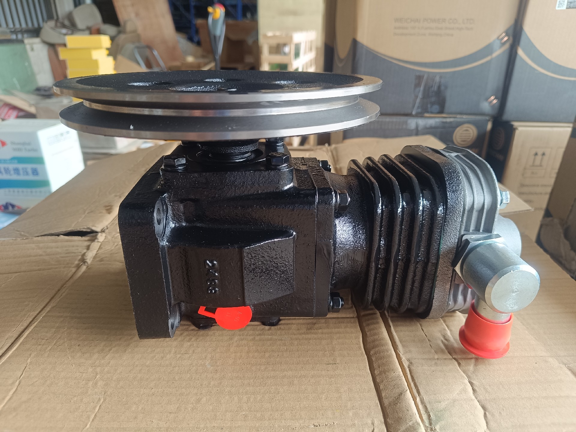 Liugong Loader part 13051018	AIR COMPRESSOR