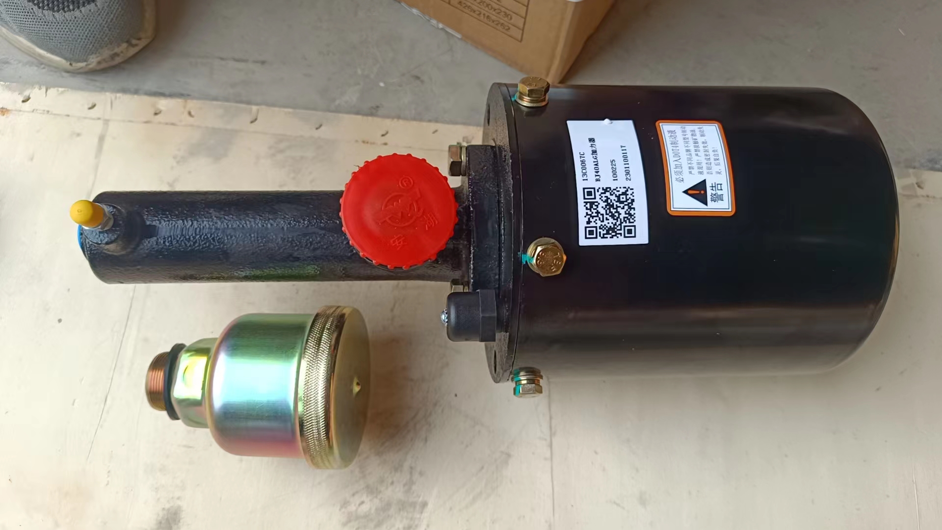 Liugong Loader Part 13C0067	 BRAKE BOOSTER PUMP