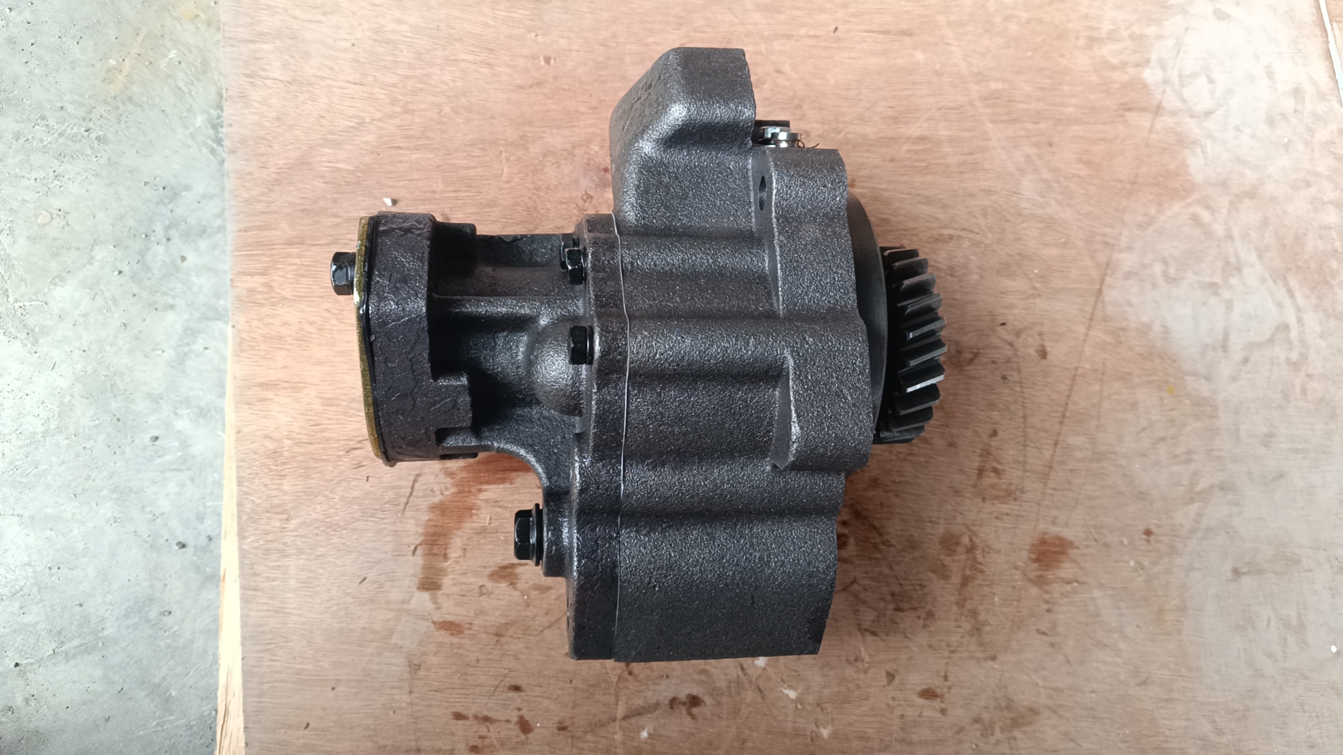 Liugong part 3042378 Oil pump SD32