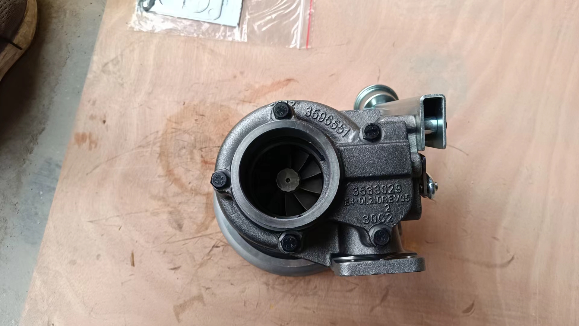 Liugong part 4035199 Turbokompressor PC220 B5,9 / 6D102 normal