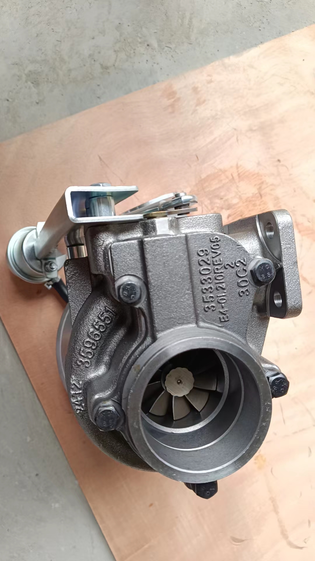 Liugong part 4038597 /4044890/4955156high copy Turbocharger