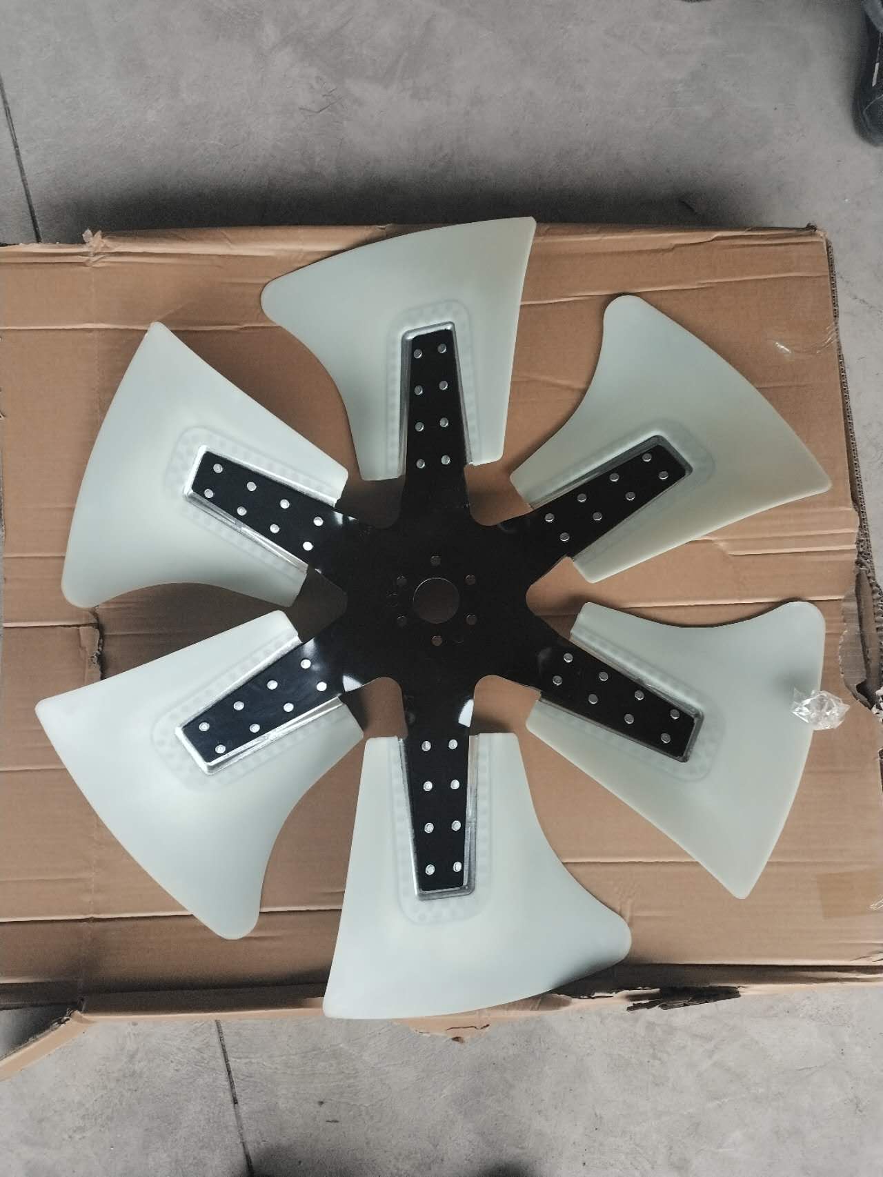 Liugong part 600-635-7870	Fan WA380/6D125E-3