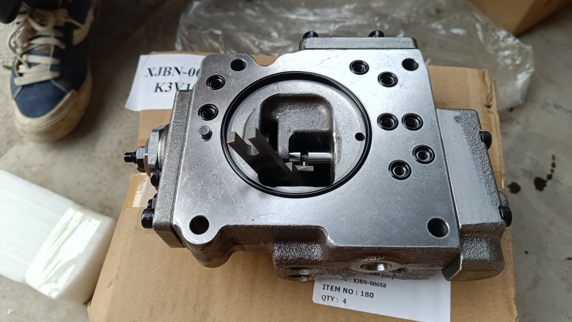 Liugong part XJBN-00058 	Regulyator main pump