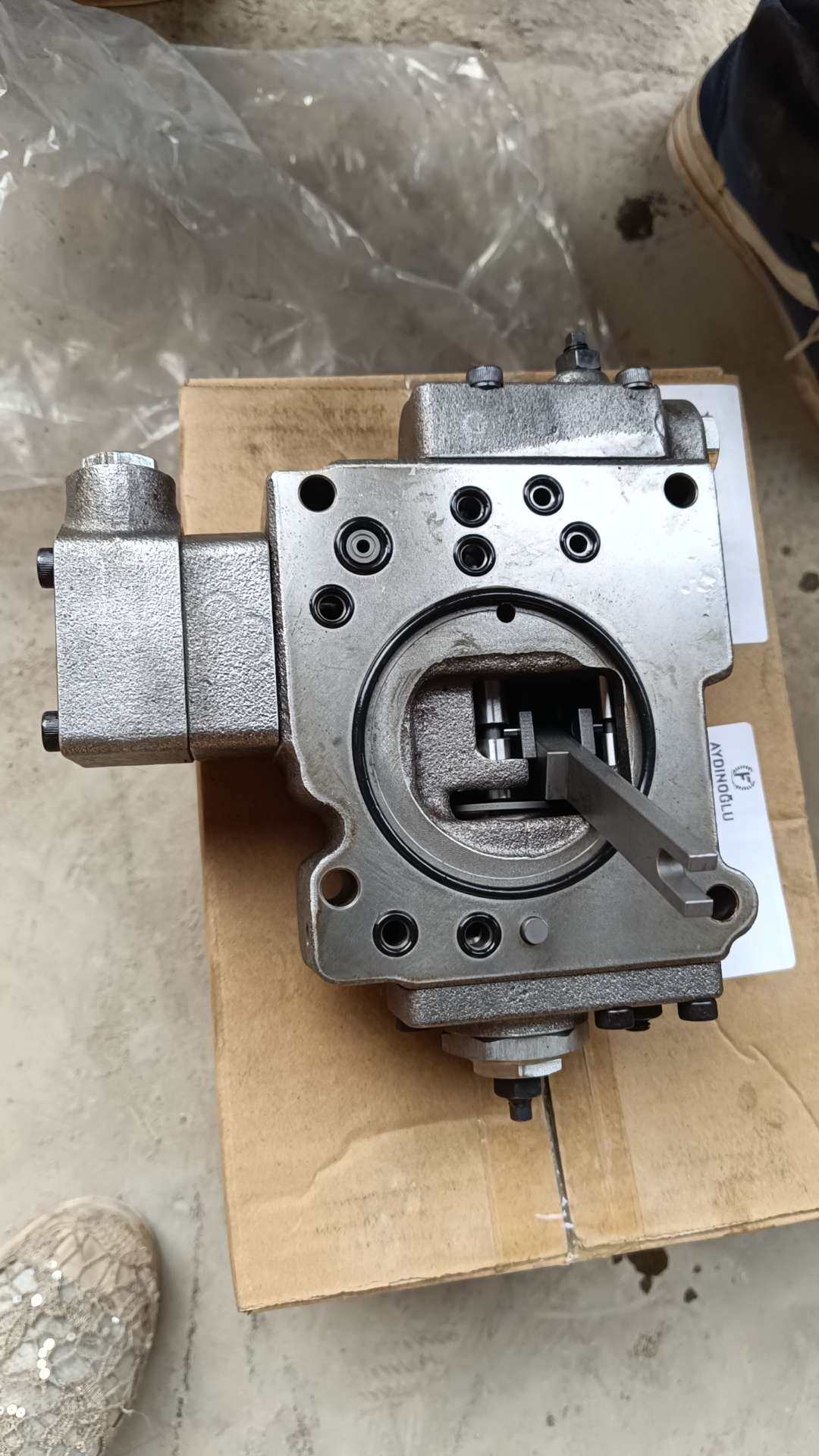 Liugong part XJBN-00714	Regulyator main pump front