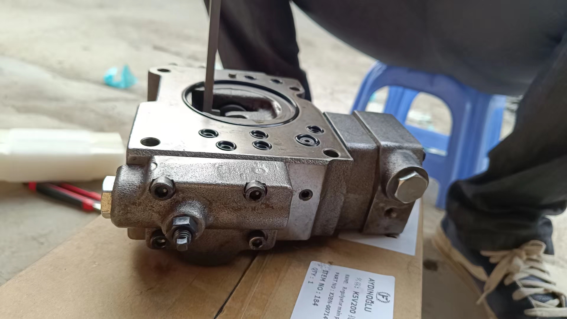 Liugong part XJBN-00714	Regulyator main pump front