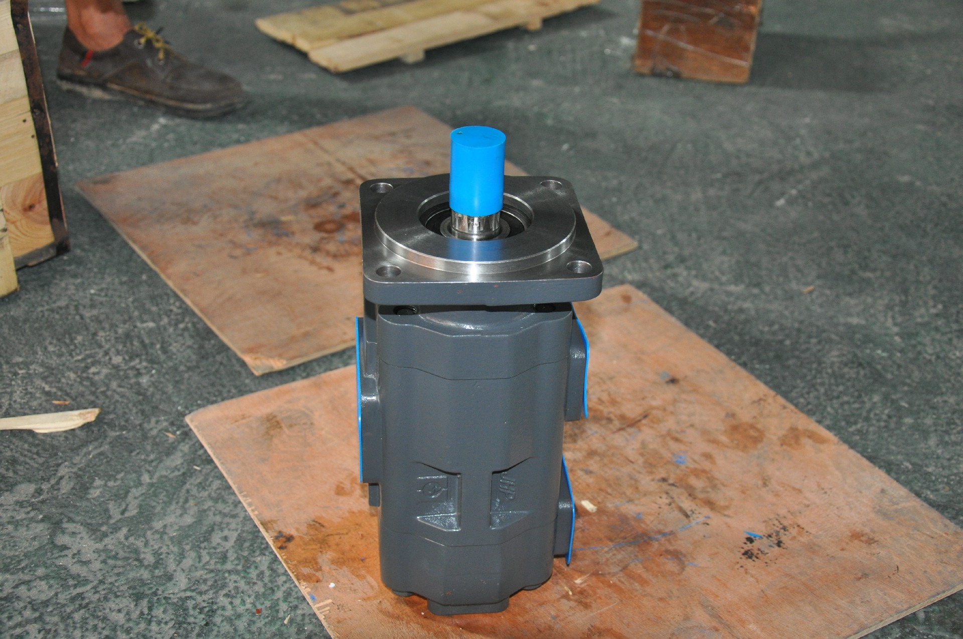 Liugong part 11C1061 pump