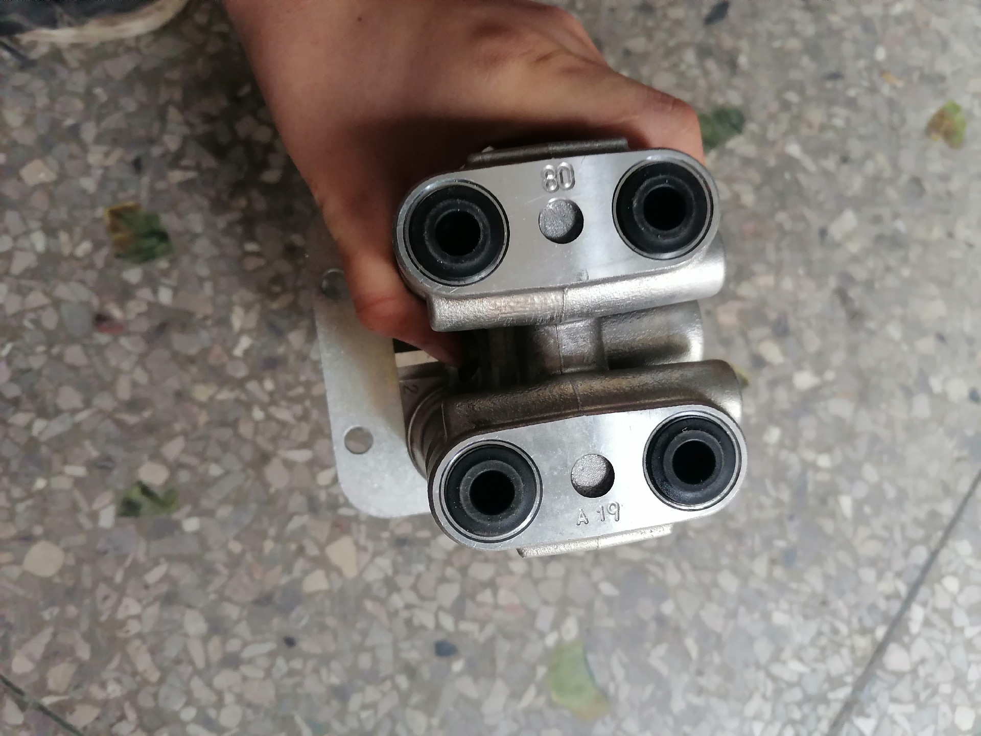 Liugong part 12C4904  6-hole foot valve