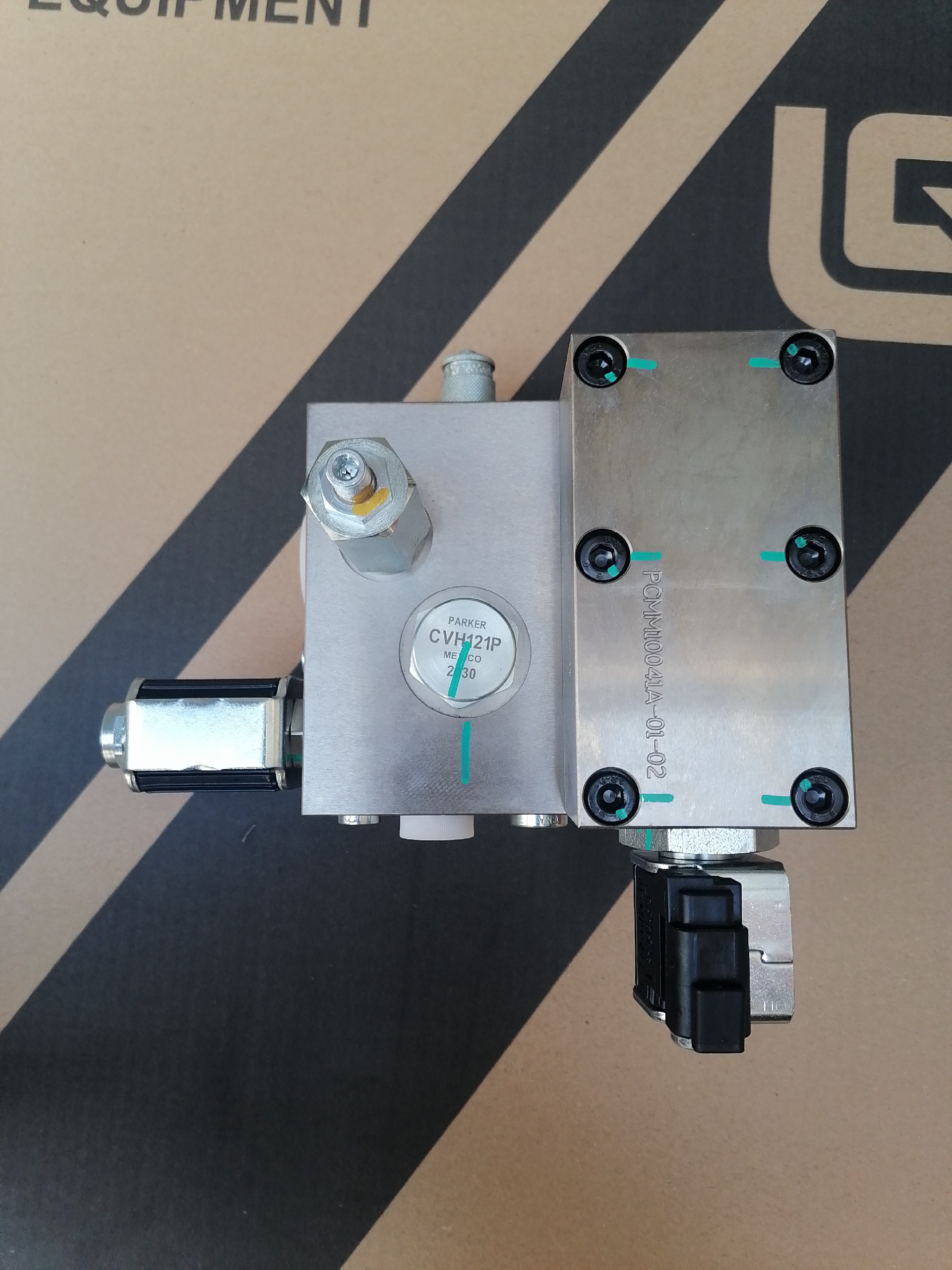 Liugong part 12C7010 Parker control valve (new model)