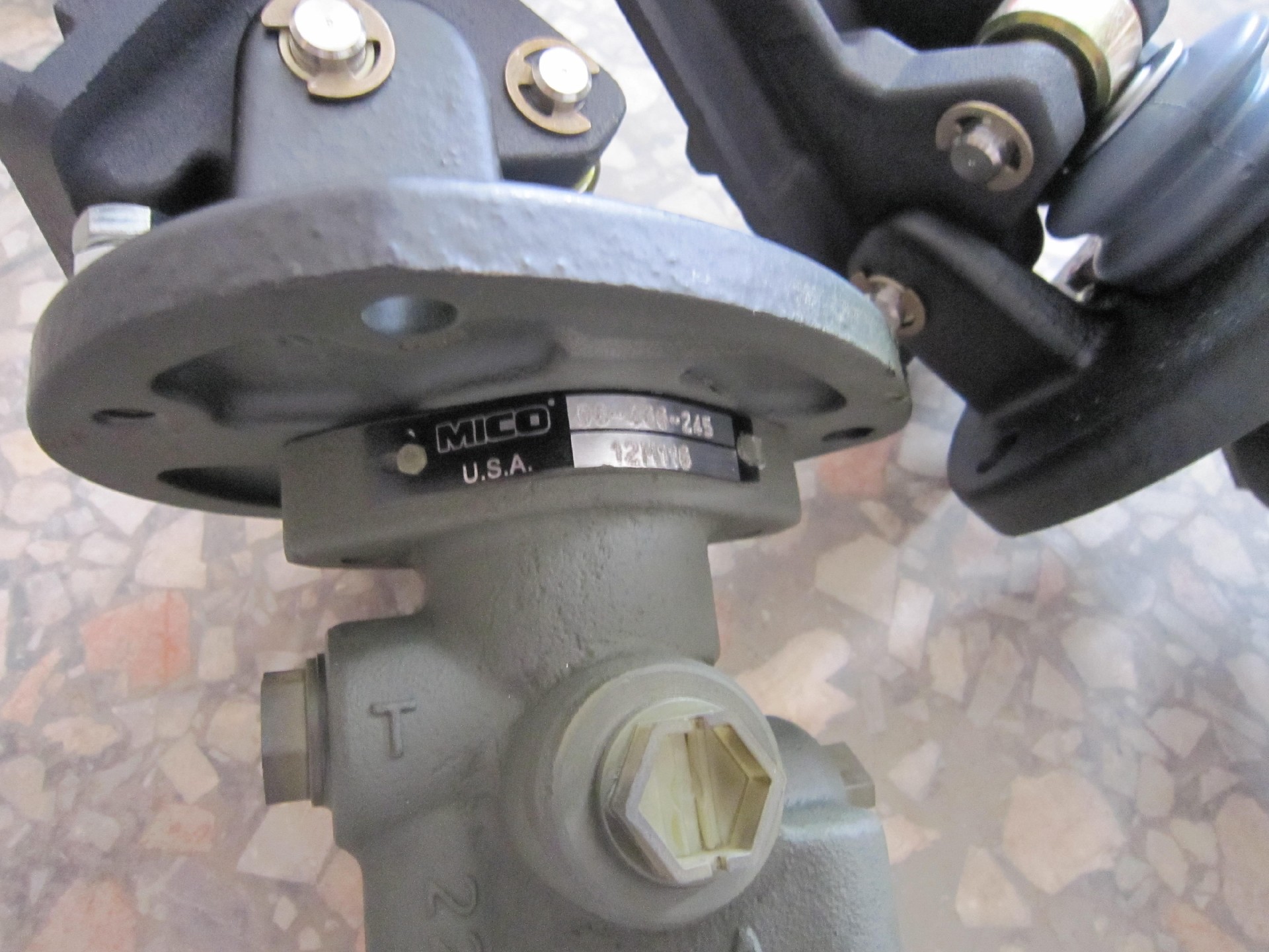 Liugong part 13C2019  valve