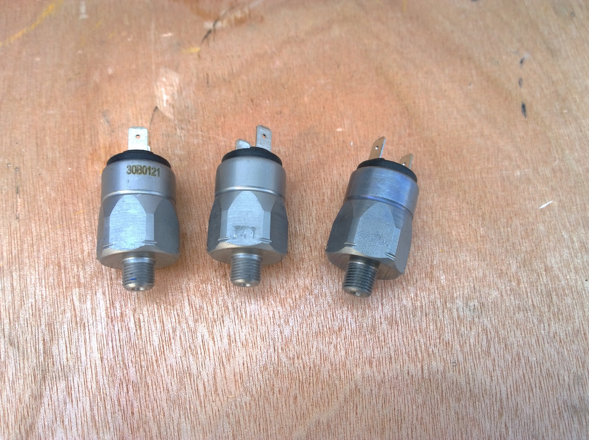 Liugong part 30B0121 Pressure switch