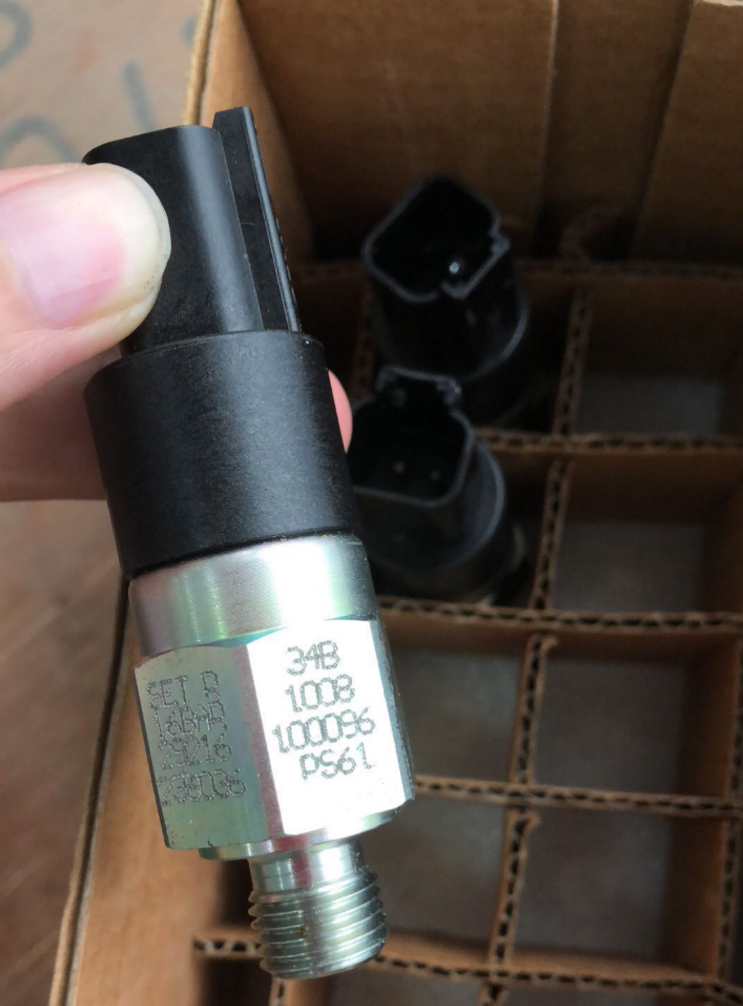 Liugong part 30B0488 Oil pressure sensor